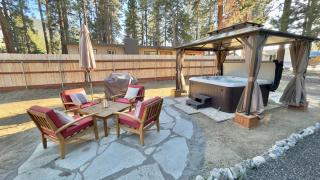 5 Bedroom Cabin W Hot Tub 10 Minutes from Heavenly - 0