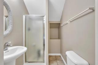 536 Queen's Grant - 2