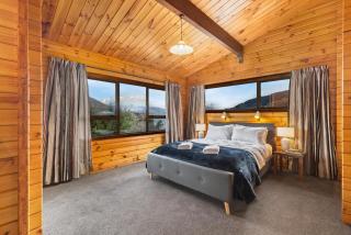 Family-Friendly Chalet Mountain Views - 9