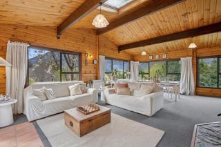 Family-Friendly Chalet Mountain Views - 8