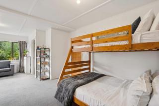 Family-Friendly Chalet Mountain Views - 1