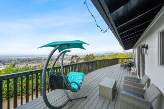 Entire Private Grand View, King Bed, Spacious, Parking, Available Now - 8