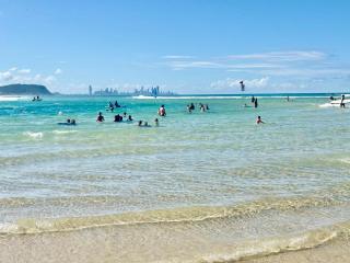 Burleigh Heads Family Getaway - 8