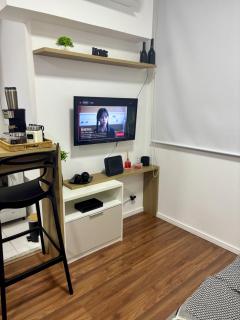 Studio Home Office Completo Cama Queen e Ar Condicionado Vista Panorâmica - 9