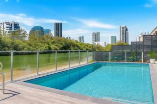 Broadbeach Waterside 2BR Luxury Apt - 0
