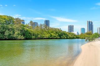 Broadbeach Waterside 2BR Luxury Apt - 6