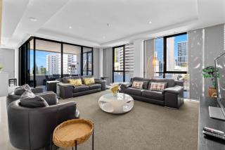 Ocean View 3 BR Apt Broadbeach - 9