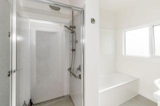 Panoramic Water & Mountain Views - 10 mins to CBD - 4