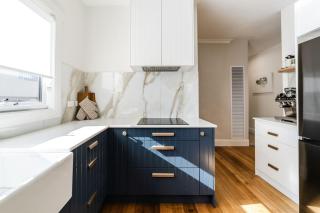 Panoramic Water & Mountain Views - 10 mins to CBD - 9