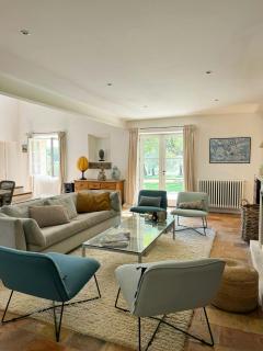 Renovated Provençal Farmhouse Near Aix-En-Provence - 9