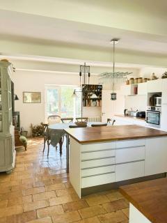 Renovated Provençal Farmhouse Near Aix-En-Provence - 7