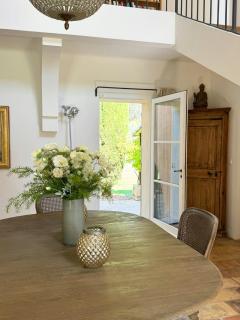 Renovated Provençal Farmhouse Near Aix-En-Provence - 3