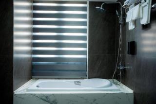 Lumi Sky Hotel - by BAY LUXURY - 9