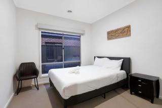 Family Home with Home Theater in Tarneit - 7