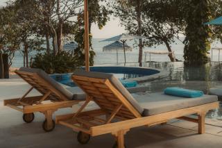 Statler Private Beach Villa Mandalika - 1