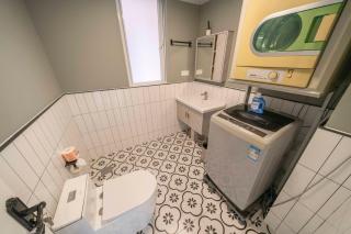 Tyms Prime 2BR APT Xujiahui Garden - 2