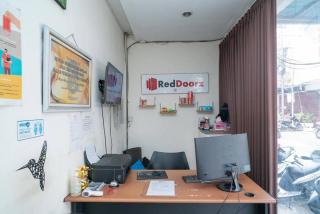 RedDoorz at Mayjen Sungkono Surabaya - 5