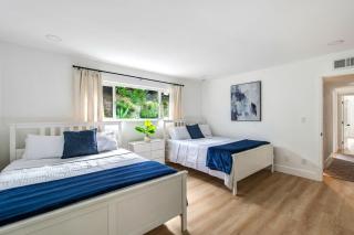 Lux MV Home Live Like A Local Backyard Oasis - 6