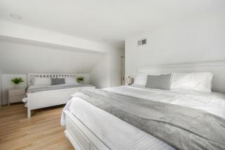 Lux MV Home Live Like A Local Backyard Oasis - 4