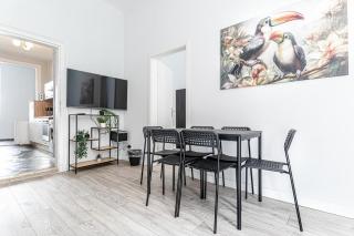 Lovely 2BR &1 LR Prime Location In Vienna - 7