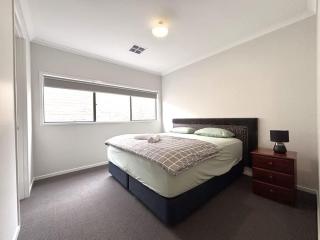 Ideal Family Home Near Parks & Donny with Garage - 9