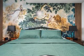 King Bed, Full Kitchen, Free Parking, Family Friendly Dining, Workspace & Fast Wi-fi - Private Basement Suite - 2