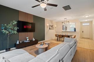 Spacious 5BR Home near IAH airport - Sleeps 16 - 0