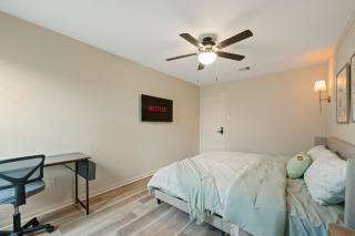 Spacious 5BR Home near IAH airport - Sleeps 16 - 9