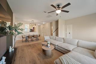 Spacious 5BR Home near IAH airport - Sleeps 16 - 7