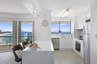 Beachfront Luxury on Burleigh Hill Casa del Mar - 5