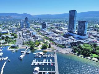 One Million-Dollar Vista Premium 2-Bed Sky Flat with Lake & City Views - 5