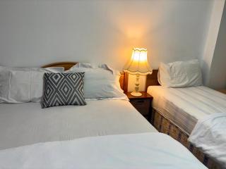 Family Room on Green road - 1