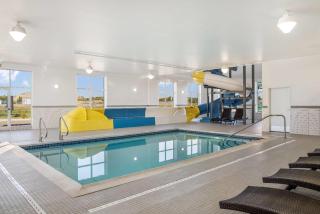Ramada by Wyndham St Paul AB - 5