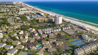 Steps from the Sand Bright Coastal Stay w Pool Access Coastal Hideaway by AvantStay - 9