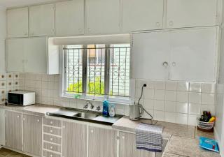 Budget-Friendly Chermside Home Near Westfield - 2