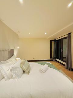 Tower Bridge Apartments - 4