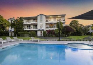 Burleigh Breeze 2 Bed Beach Walk Retreat - 0