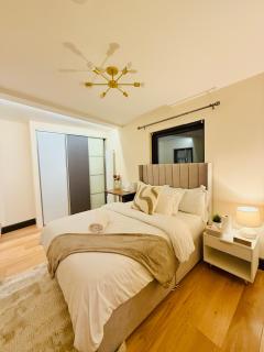 Tower Bridge Apartments - 1