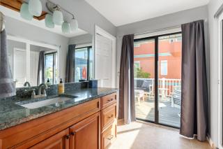 8156 Ridgewood Ave - 8