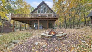 Woodland Oasis by AvantStay Hot Tub Firepit Walk to Lake - 0