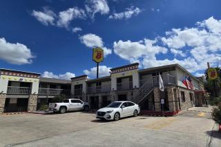 Super 8 by Wyndham McAllen-Downtown-Airport-LA Plaza Mall - 8