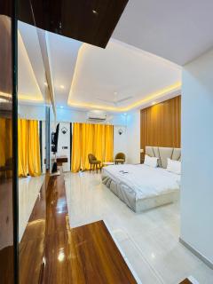 Omaxe Hazratganj Studios - 1