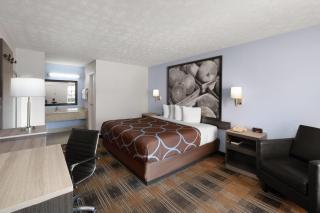 Super 8 by Wyndham Covington - 1