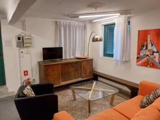 Stylish, Basement Studio with Roof Garden Access - EP9B - 7