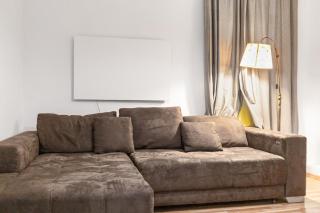 Amazing 1BR & 1LR Apartment Prime Location for Long Stay - 1