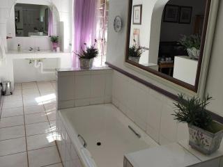 Garden of Eden Cottages and Guest House - 4