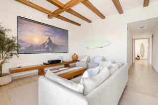 The Surfer's Yas 2BR plus Study Apartment, Full canal & pool view, Theme Parks Yas - 0