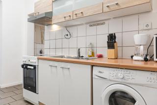 Spacious 2BR Apt with Ideal Location For Long Stay - 5