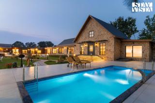 StayVista at The Harbhson House with Pool, Jacuzzi, Sauna room, Woodfire Pizza, Projector - 0