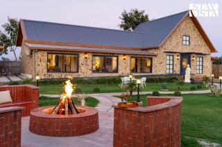 StayVista at The Harbhson House with Pool, Jacuzzi, Sauna room, Woodfire Pizza, Projector - 9